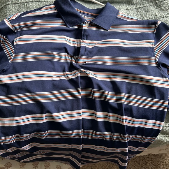 Lot of 7 short sleeved shirts! Under Armour, North Face, Fila, Izod, and more! - Picture 5 of 14